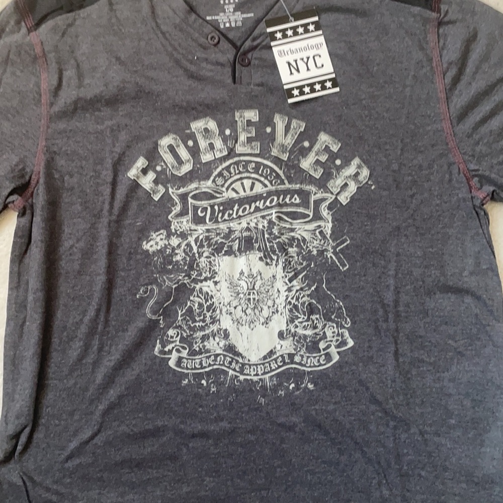 ☔️ NWT Men’s long sleeve graphic Henley - Picture 4 of 5